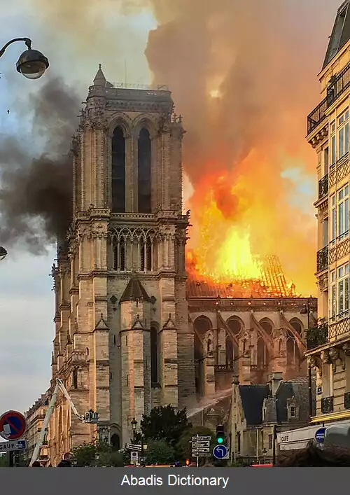 عکس آتش سوزی کلیسای نوتردام پاریس