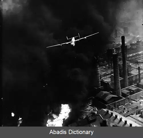 عکس بمباران راهبردی در جریان جنگ جهانی دوم