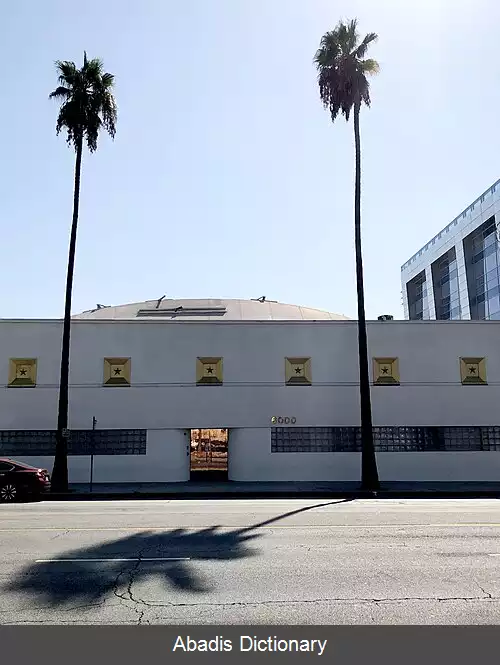 عکس است وست استودیوز