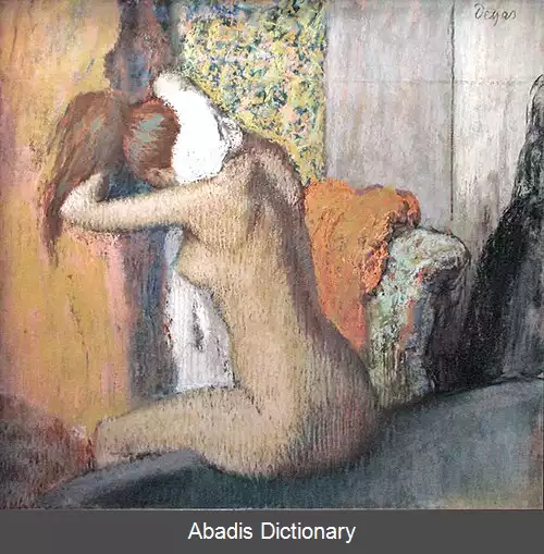 عکس زن در حال خشک کردن خود پس از حمام