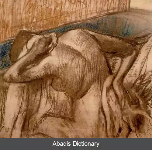 عکس زن در حال خشک کردن خود پس از حمام