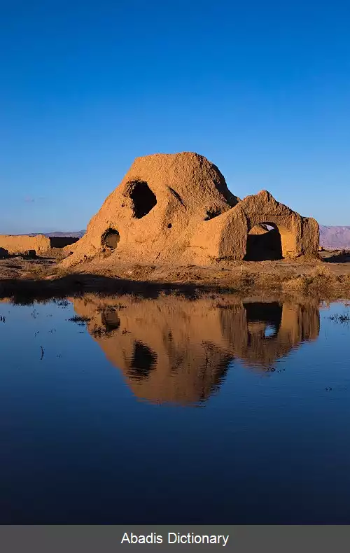 عکس آرامگاه قدیمی ادکان