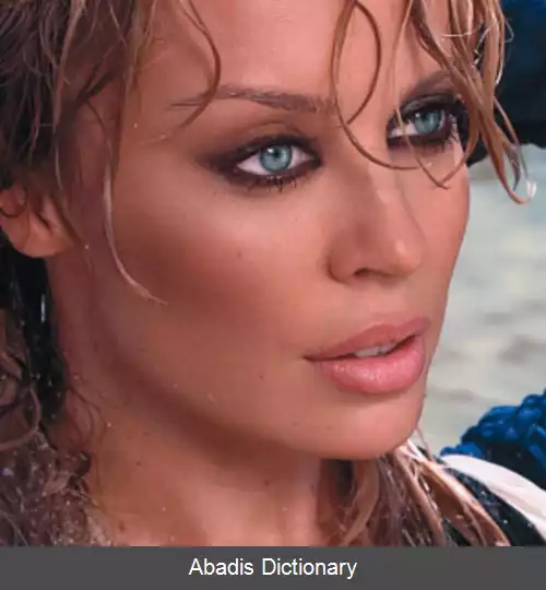 عکس زن با خون قرمز