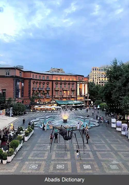 عکس میدان شارل آزناوور ایروان
