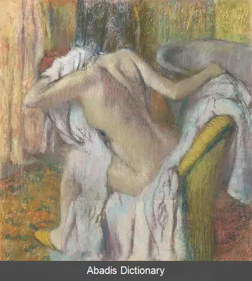 عکس زن در حال خشک کردن خود پس از حمام